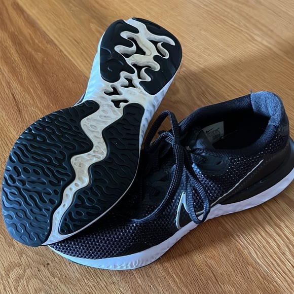 Men’s Nike Renew Shoes - Picture 5 of 7